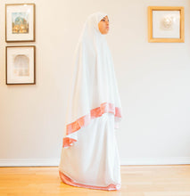 Load image into Gallery viewer, Prayer clothes for girls - White with a pink trim (4523038539825)