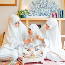 Load image into Gallery viewer, Prayer clothes for girls - White with a pink trim (4523038539825)