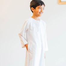 Load image into Gallery viewer, White thawb for boys (4513919959089)
